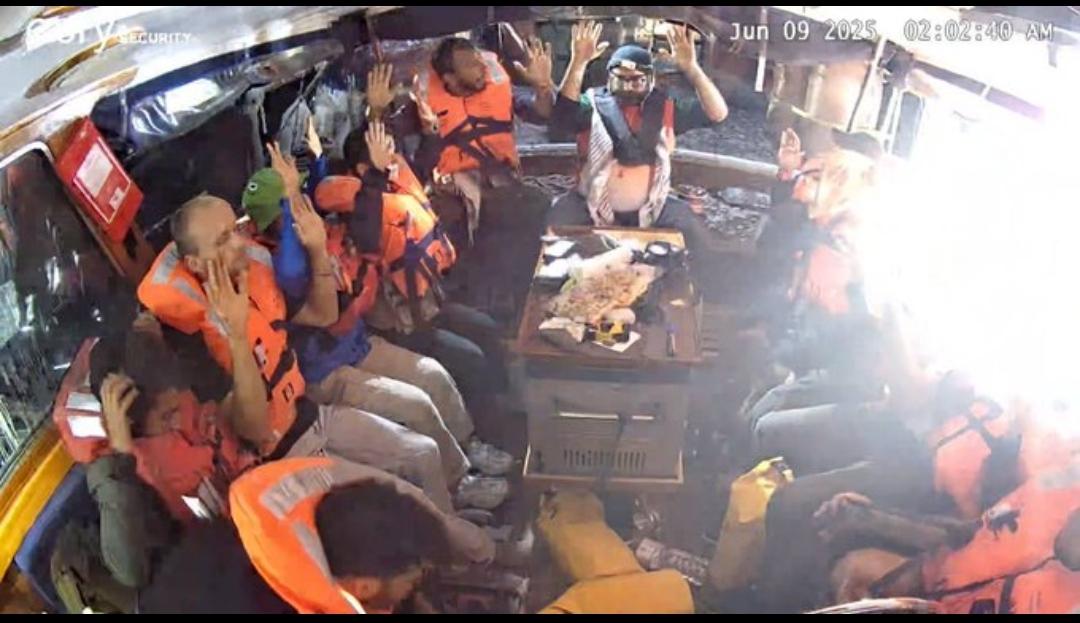 RIMA HASSAN HAS BEEN ARRESTED.
GRETA THUNBERG HAS BEEN ARRESTED.

All the Heroes aboard the Madleen ship has been arrested, the world has let you down. ⛵️

You tried until the last breath, We will never forget you!

WE LOVE YOU ALL, WE ARE GRATEFUL TO YOU
gofund.me/254dc2d5