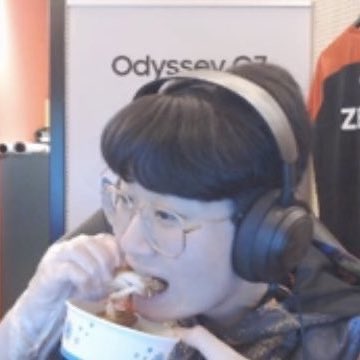 zzzeus04's tweet photo. 힐링식당 덕에 우제 한 입만 짤 +1됨 https://t.co/I129JlRg52