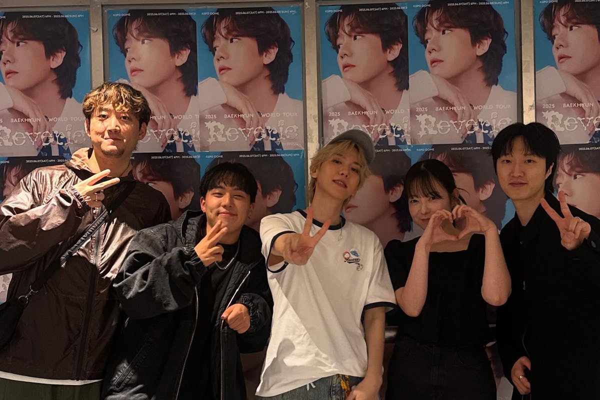 hyuneeloveya's tweet photo. 백현밴드 사진올라와따!! https://t.co/j9ps16CLsw