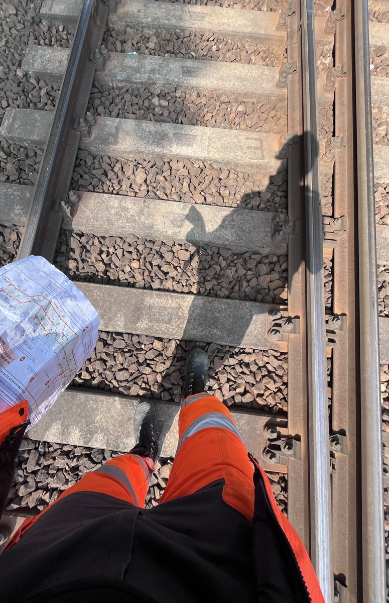 Achelhiiii's tweet image. 😵‍💫🌞🚂