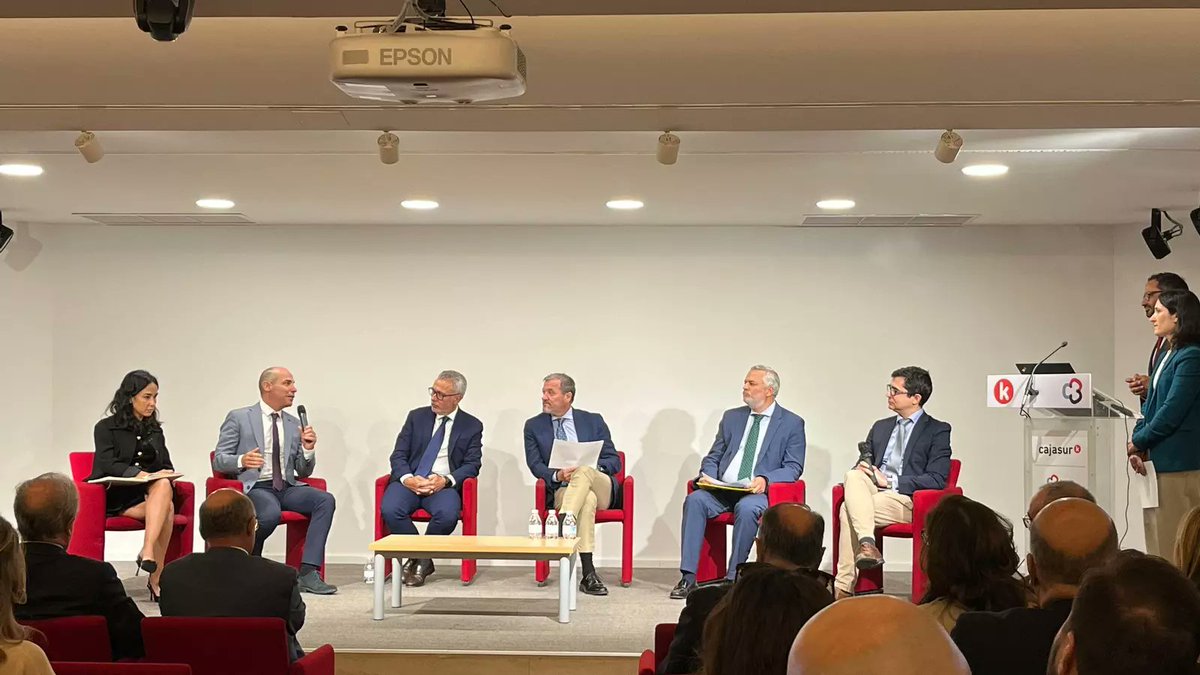 Propeller Club Sevilla (@propellersevi) on Twitter photo Nuestro socio Carlos De Castellví Royo, branch manager de MSC Andalucía, participó en unas jornadas empresariales en Córdoba para aumentar la vinculación de su comercio exterior con el <a href="/malagaport/">Puerto de Málaga</a>.
Más información 👇
diariodesevilla.es/economia/puert… Nuestro socio Carlos De Castellví Royo, branch manager de MSC Andalucía, participó en unas jornadas empresariales en Córdoba para aumentar la vinculación de su comercio exterior con el <a href="/malagaport/">Puerto de Málaga</a>.
Más información 👇
diariodesevilla.es/economia/puert…