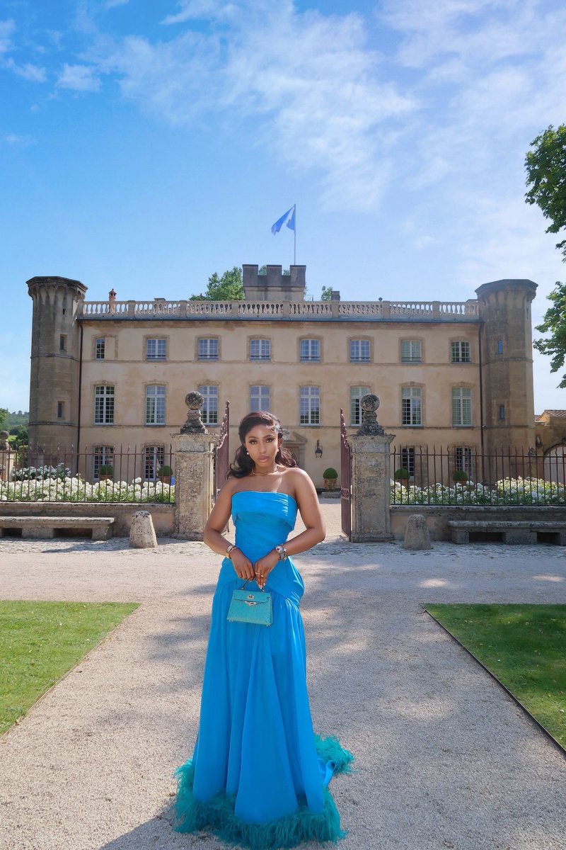 real_mercyeke's tweet photo. Château chic in the South of France 💎 https://t.co/QfLvCGZk4Q