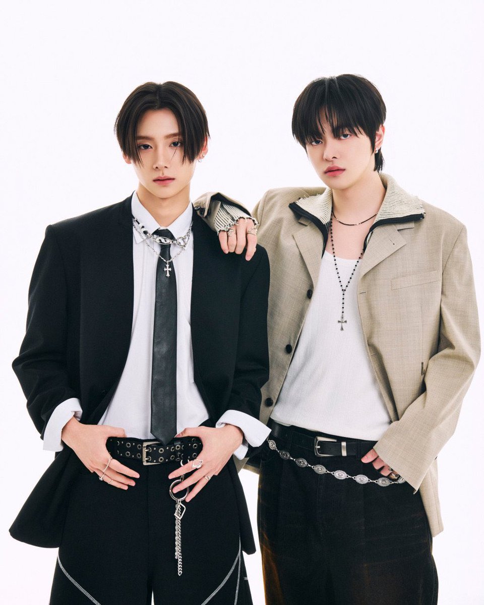 kchartsmaster's tweet photo. Former Trainee A members, Leo and Sangwon, will participate in BOYS II PLANET. https://t.co/aoDDLeCCcR