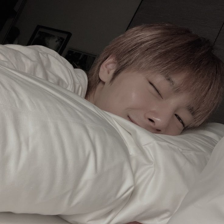jeongintequiero's tweet photo. hyunin mini os — video-call🔞

jeong!n había dejado con ganas a hyunj!n y este no se podía quedar sin hacer nada al respecto https://t.co/ntgAz4nbp8