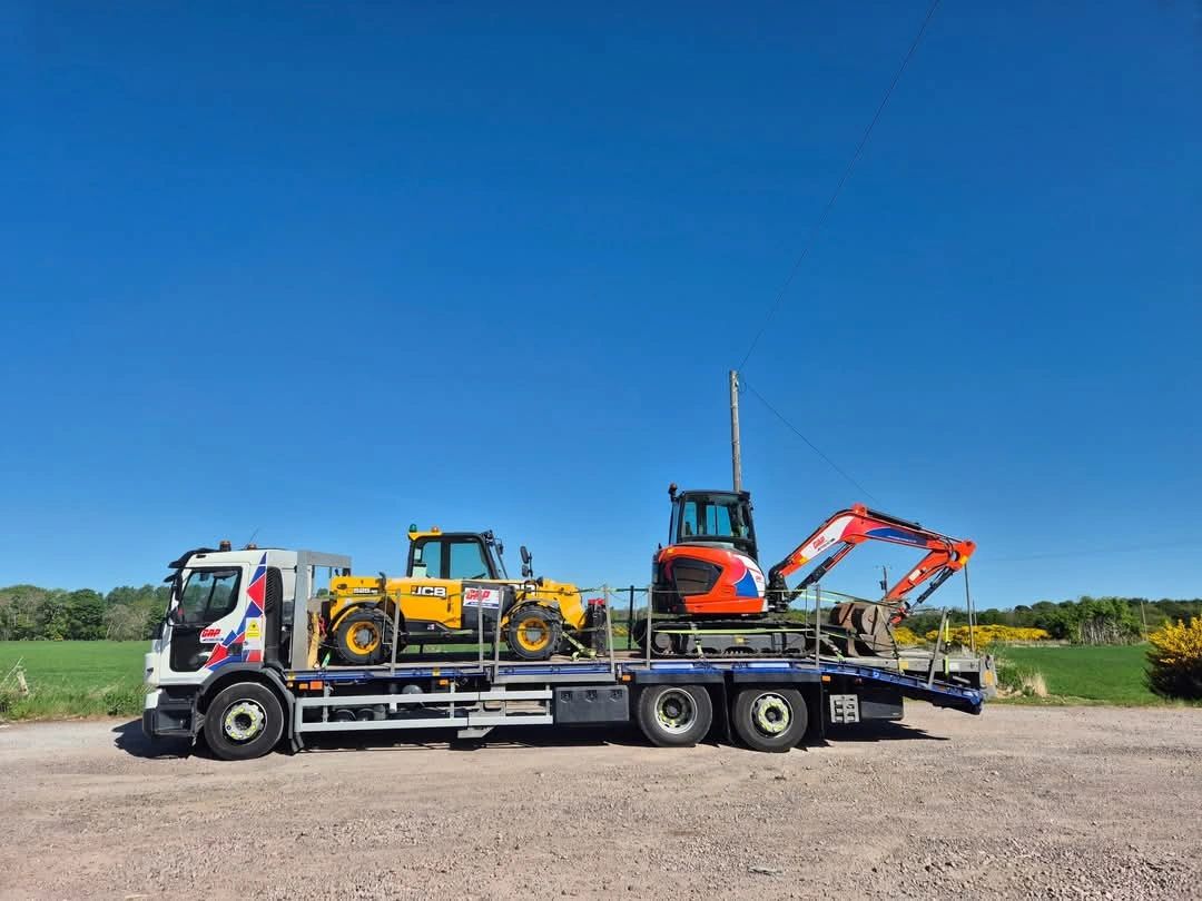 GAPGroupHire's tweet photo. Big machines, blue skies, and zero delays. 

Just how we like it 😎 

#trustinGAP #GAPsnap #DeliveringSolutions #Plant #Construction #Digger #Dumper #UK https://t.co/EKaGWv5ZPe
