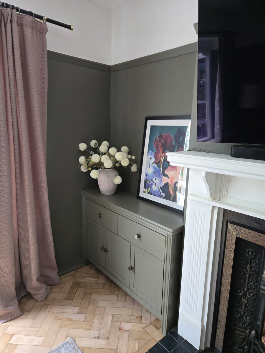 WA9EY's tweet photo. @liamgallagher I painted a sideboard to match the walls in our living room, this weekend. What's the least Rock and Roll thing you did? https://t.co/GUHmyIPjvP