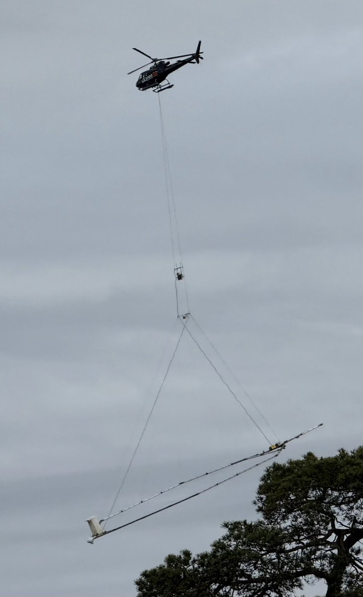 🇸🇪 Vad är detta för utrustning? Helikoptern har flugit runt Fårösund med den här manicken de senate dagarna …