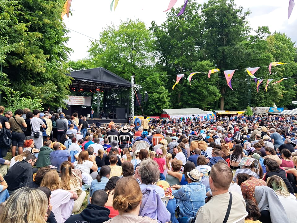 à la fête de Lutte ouvrière le dimanche 8 juin pendant le discours de Nathalie Arthaud...