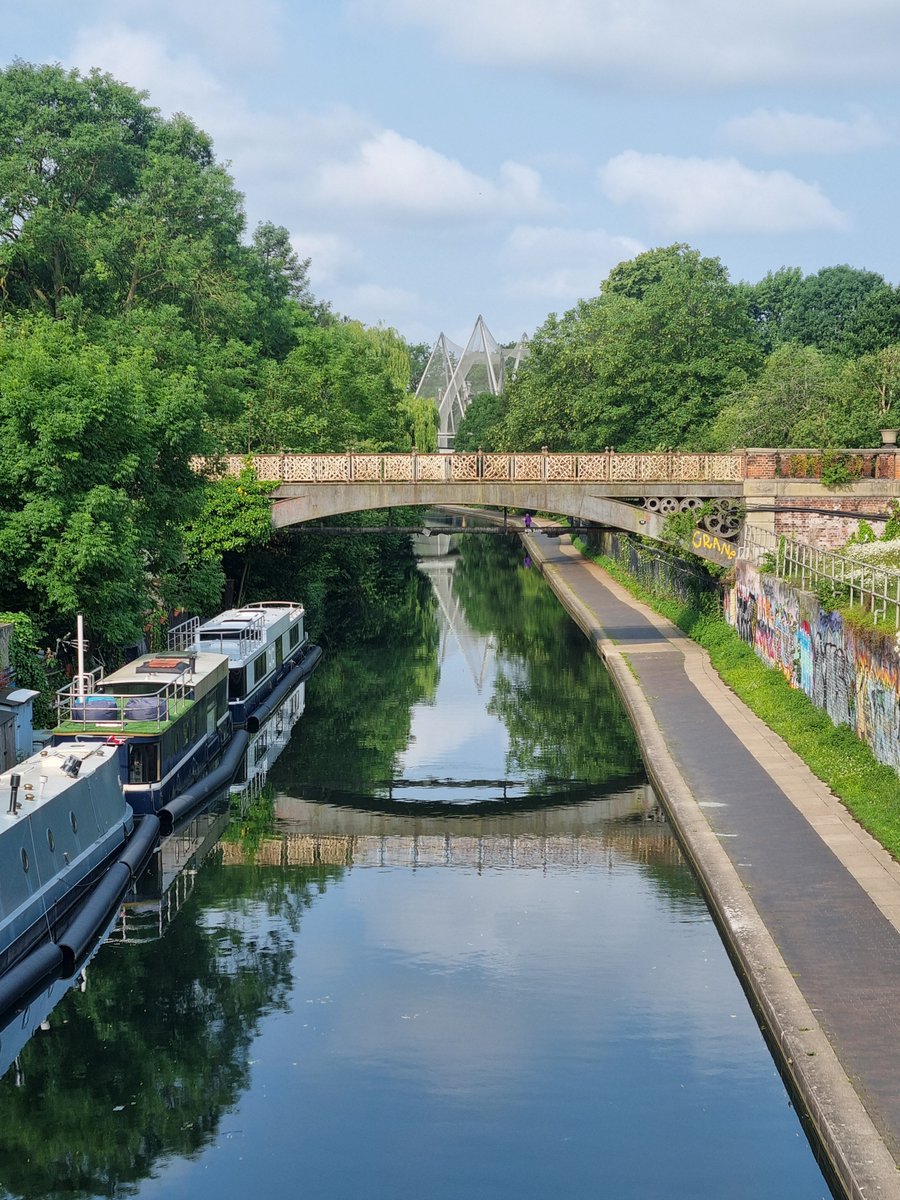 ZooLibrariANN's tweet image. Beautiful reflections in the canal from St Mark's Bridge as I make my way to work @ZSLLibrary & #Archives. #LovemyJob #librariesweek