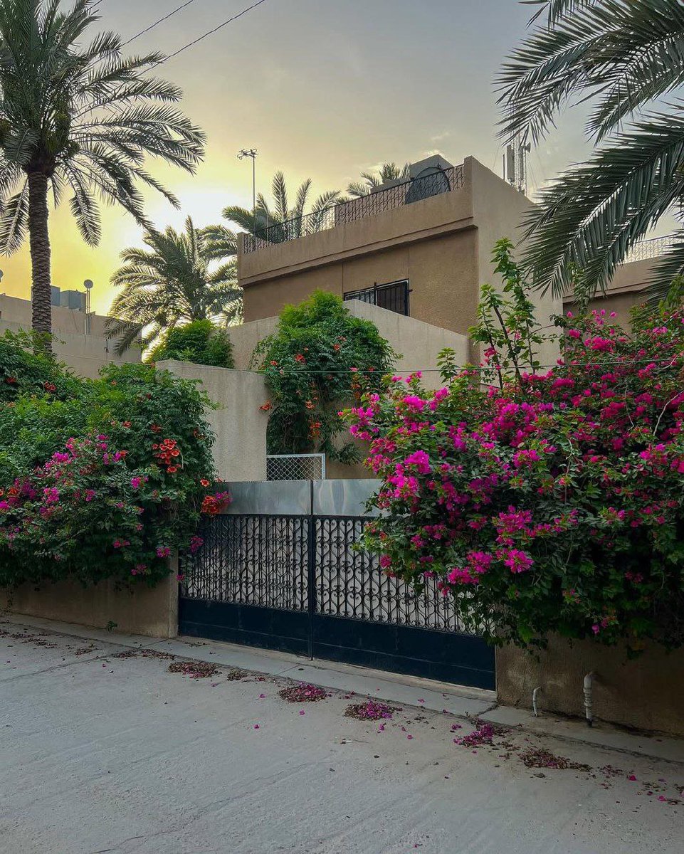 mansouralg91's tweet photo. إنِي بَلغتُ بهِ بِالحُب مَنزِلةٌ 
رُوحِي بِرُوحِهِ والأجسَادُ تَنفَصِلُ

#riyadh https://t.co/Vvt61MlAIH