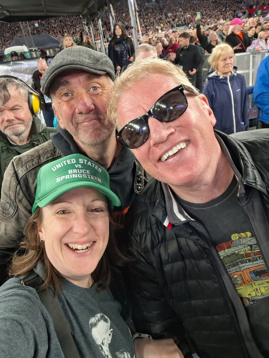 I see <a href="/MVZaGoGo/">Maureen Van Zandt</a> trying to peek over my cap in Liverpool <a href="/bhoyfrombilbao/">Denis</a>