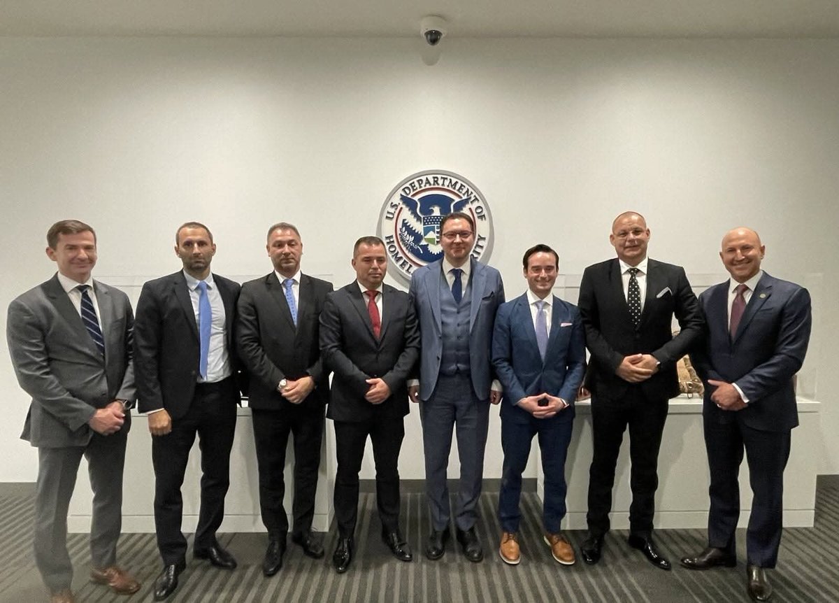 DanielMitov's tweet image. π§π¬ Bulgaria is closer than ever to joining the U.S. #VisaWaiverProgram πΊπΈ
It's a top priority β and we're proud of the real progress made.
With DHS Under Secretary Pratt, I reaffirmed our commitment and invited a U.S. mission to verify π§π¬'s readiness.π€