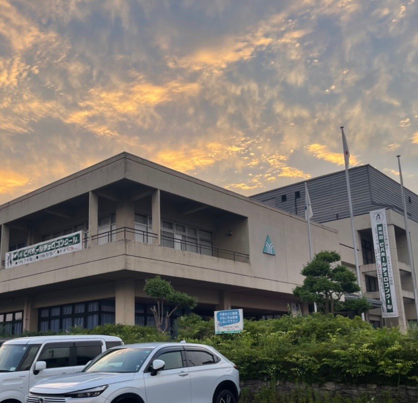 来月には第16回ビバホールチェロコンクールが開催します！
開催に向けて、ビバホールにも告知の幕を設置しました。
開幕まであと1ヵ月。
若きチェリストたちの応援をよろしくお願いします！

#チェロ #コンクール #文化ホール #兵庫県 #養父市 #養父 #ボランティアスタッフ募集