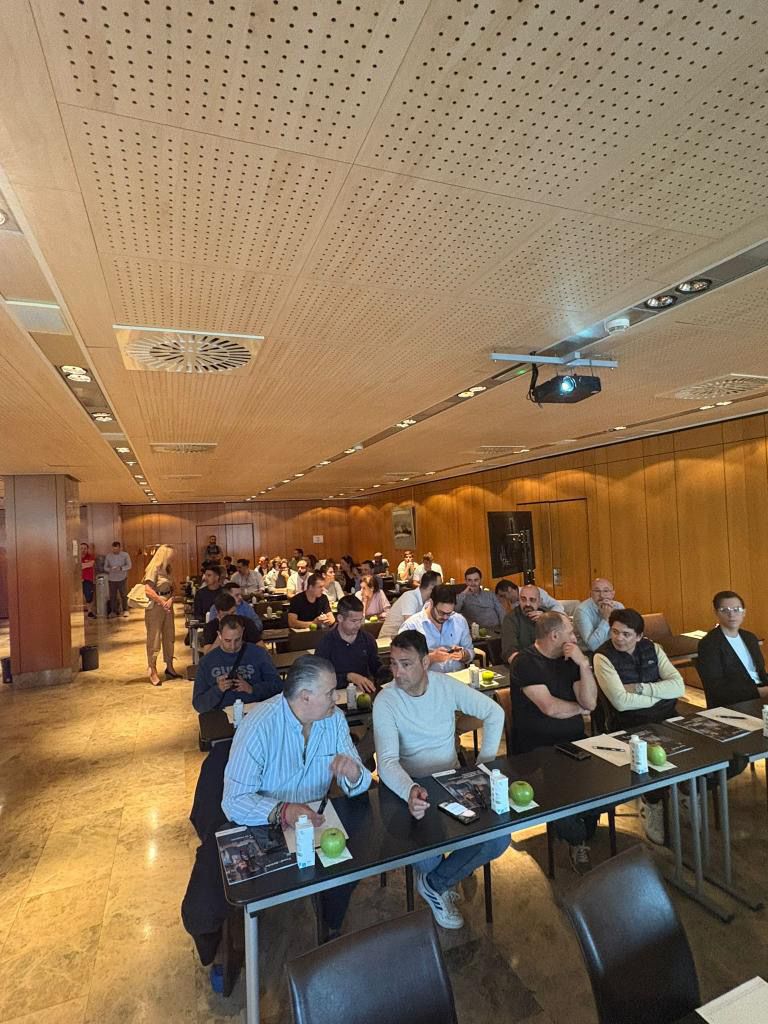 📍Nos encontramos en <a href="/hosteleriacant/">HosteleríaCantabria</a> junto a nuestro sec. gral <a href="/egallegoCEHE/">Emilio Gallego</a>  y a <a href="/ferranadria/">Ferran Adrià</a> para presentar el Curso intensivo de gestión en restauración 2025.
Un proyecto único que refuerza el futuro del sector.
¡Seguimos sumando por la hostelería! 🍽️💼