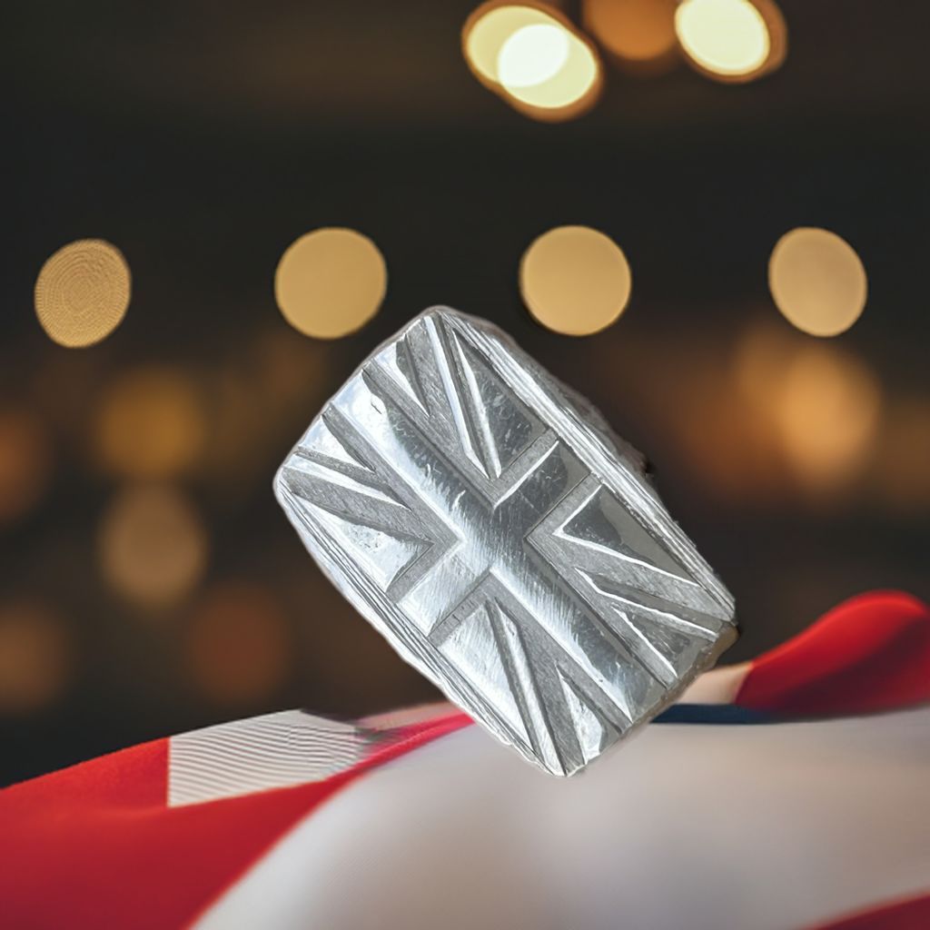 InfoScottish's tweet photo. Ever wanted to own a piece of the Union Jack that doesn’t come with a side of tea? Well, look no further! Introducing the 1 Troy Oz Pressed Union Jack Bar – handcrafted in Scotland.
https://t.co/ILrooTRXGt
#unionjack #solidsilver #handmade https://t.co/LiktWVXFD3