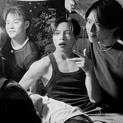 lillybaek's tweet photo. มึงไม่ไหวแย้วววโต๊ะสนุ๊กที่หล่อที่สุด https://t.co/HSCVYlQyat
