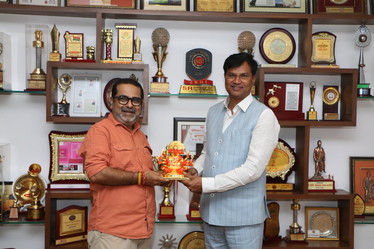 SRGROUPLKO's tweet photo. An inspiring and transformative day at SR Group of Institutions!

We had the privilege of hosting one of India’s most respected educationists and youth icons — Shri Awadh Ojha Ji. His powerful session went far beyond academics, offering our students deep insights on life, (1/3) https://t.co/3khEvUH280