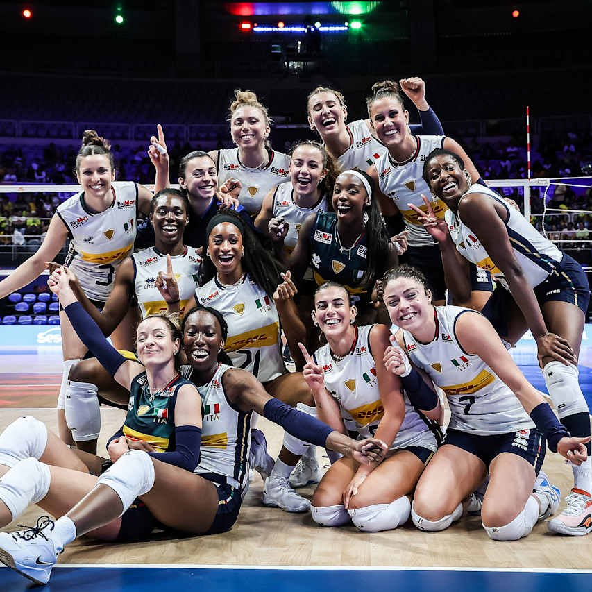 VNL 1.Haftasında En İyi Hücum Eden Takım İtalya oldu.

🇮🇹İtalya %49 hücum
🇵🇱Polonya %48 hücum
🇹🇷Türkiye %46 hücum
🇧🇷Brezilya %46 hücum 
🇯🇵Japonya %46 hücum
🇨🇳Çin %46 hücum
🇨🇦Kanada %44 hücum
🇳🇱Hollanda %43 hücum
🇷🇸Sırbistan %41 hücum
🇹🇭Tayland %41 hücum 
🇩🇴Dominik C. %40 hücum