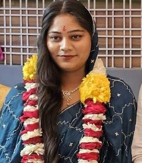 manishg0483's tweet photo. Ek to desh mai beauty parlour band hone chahiye kya se kya bana dete hai ye log https://t.co/J083Fx349U