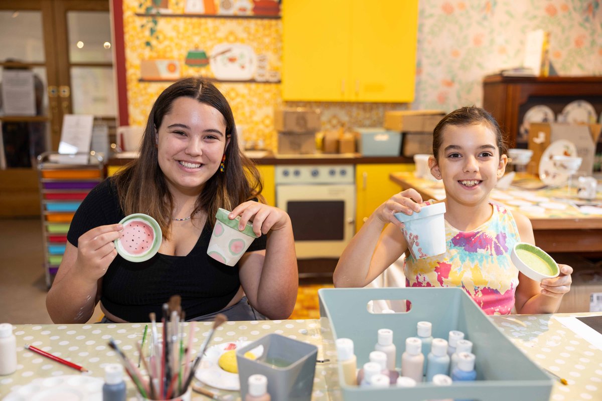 What to do for #FathersDay on Sunday? 🤔We are open for Pottery Painting fun with dad 🤩From mugs to flower pots to bird boxes &amp; more

museumofroyalworcester.org
#LoveYouDay #Creativity #MakeMemories #DadRocks #MyWorcester #PYOP #WorcestershireHour #VisitWorcestershire #MakeitWorc