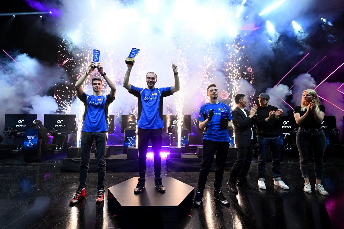 P1 en el primer World Tour en Londres de la Nations Cup!🥇

Muy contento por todo lo que ha pasado este finde, solo puedo daros las gracias a todos por el apoyo y las felicitaciones que me habéis dado🤩(es imposible responderos a todos😅)

1/4🫡

<a href="/FalconsEsport/">Falcons Esports</a> <a href="/thegranturismo/">Gran Turismo</a>