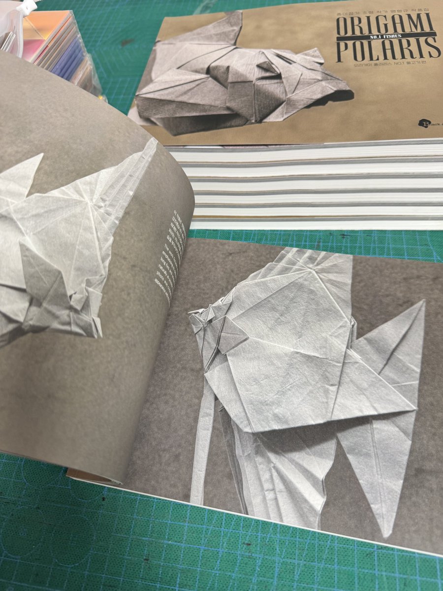 sqluhao's tweet photo. Origami fish book by @origami_MK https://t.co/a3ZnADgQa3