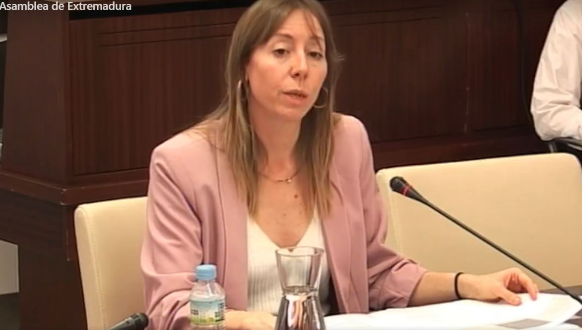 EFE Extremadura (@efeextremadura) on Twitter photo La <a href="/Junta_Ex/">Junta de Extremadura</a> estudia ampliar a otras entidades del Tercer Sector el proyecto de cesión de viviendas sociales puesto en marcha con Cáritas Mérida-Badajoz <a href="/cdmeba/">Cáritas Diocesana de Mérida-Badajoz✳</a> en 20 antiguos inmuebles de la Guardia Civil en la barriada de Suerte de Saavedra, la ciudad de Badajoz La <a href="/Junta_Ex/">Junta de Extremadura</a> estudia ampliar a otras entidades del Tercer Sector el proyecto de cesión de viviendas sociales puesto en marcha con Cáritas Mérida-Badajoz <a href="/cdmeba/">Cáritas Diocesana de Mérida-Badajoz✳</a> en 20 antiguos inmuebles de la Guardia Civil en la barriada de Suerte de Saavedra, la ciudad de Badajoz