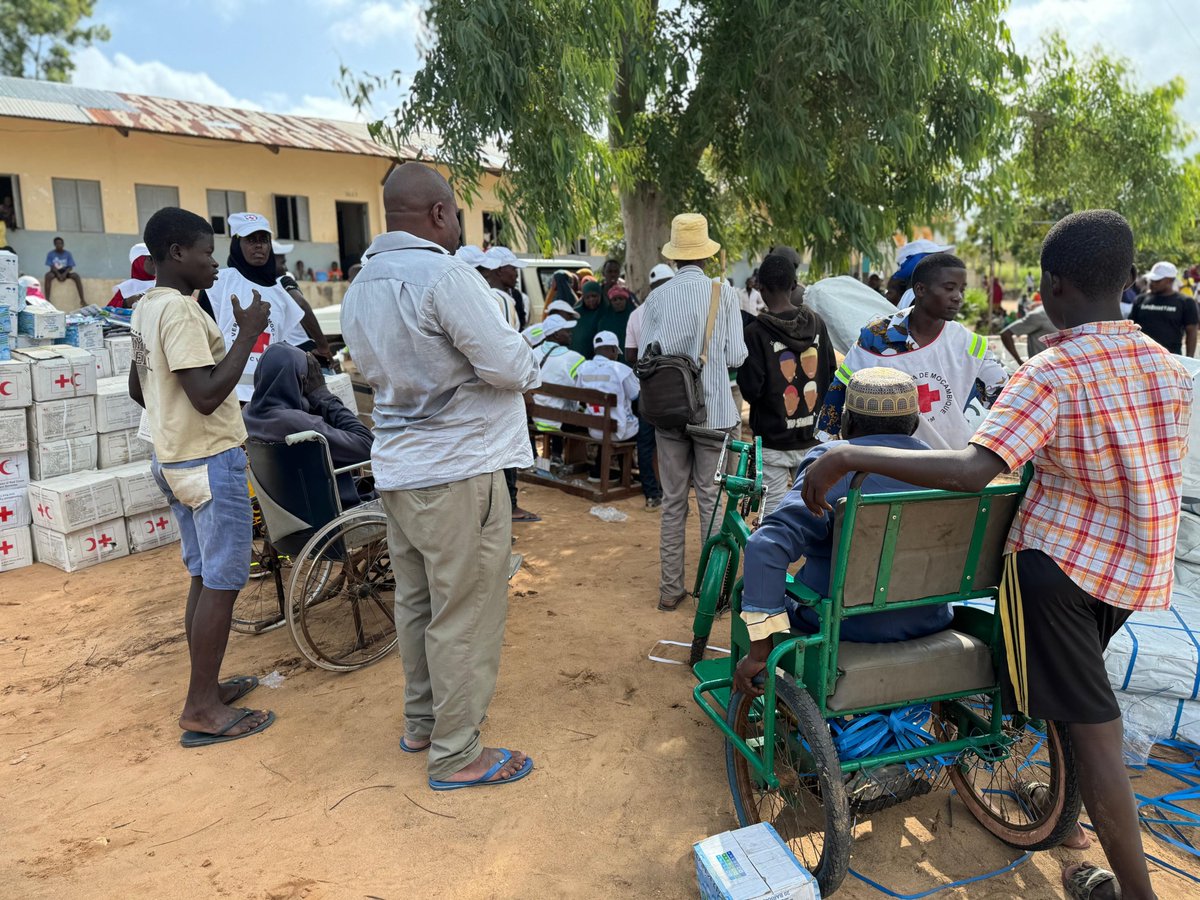 Cruz Vermelha de Moçambique - CVM (@red_cross_moz) on Twitter photo Mais do que kits, levámos dignidade, saúde e esperança a Chocas Mar.
Com <a href="/IFRCAfrica/">IFRC Africa</a> , reforçamos o nosso compromisso com as comunidades mais vulneráveis.
Solidariedade que nasce dentro de casa.
#Voluntariado
linkedin.com/feed/update/ur… Mais do que kits, levámos dignidade, saúde e esperança a Chocas Mar.
Com <a href="/IFRCAfrica/">IFRC Africa</a> , reforçamos o nosso compromisso com as comunidades mais vulneráveis.
Solidariedade que nasce dentro de casa.
#Voluntariado
linkedin.com/feed/update/ur…
