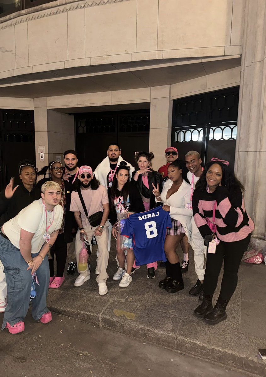 ManonTMFR's tweet image. 1 year. ❤️ @NICKIMINAJ #TMFR