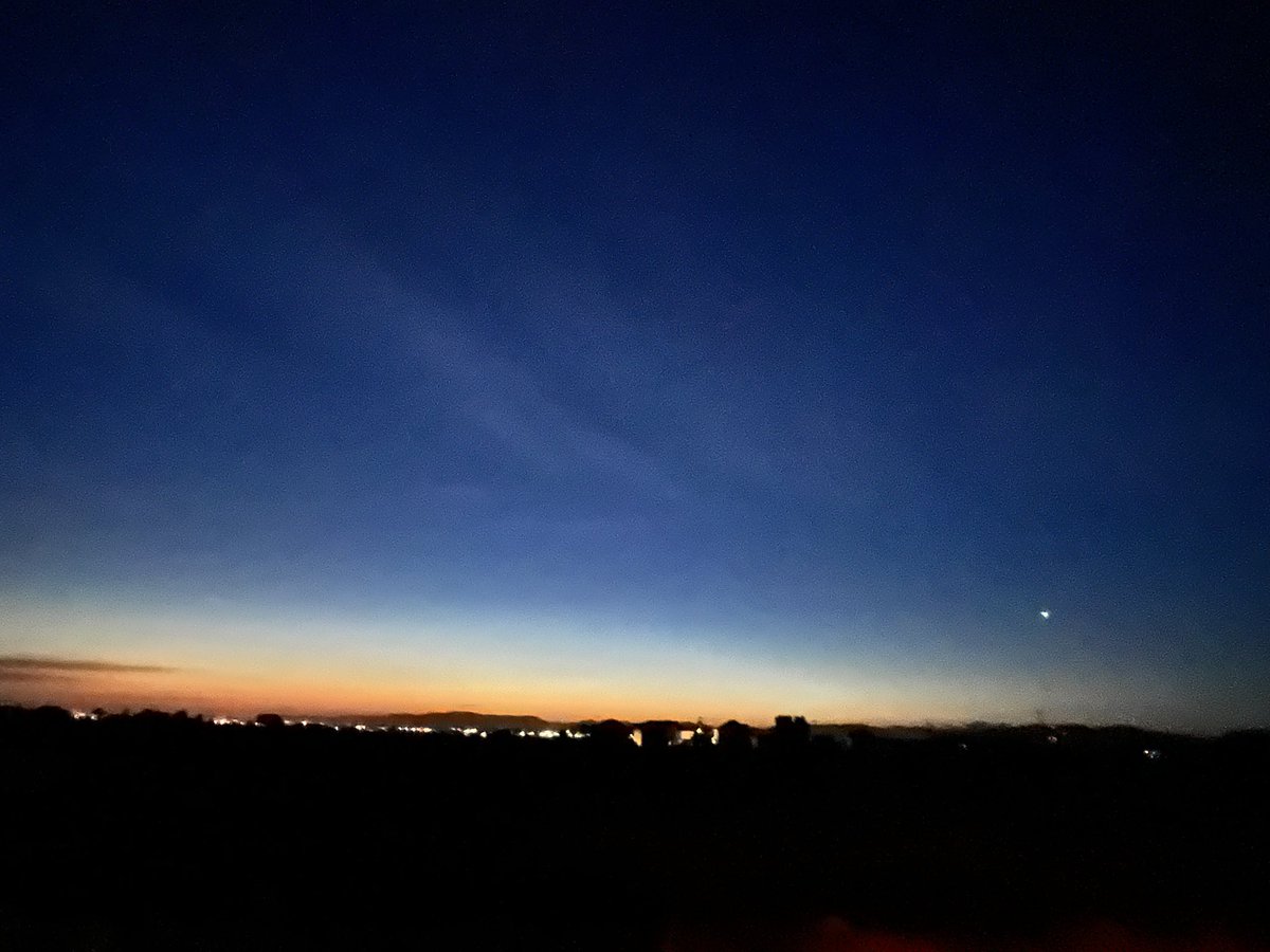 izutsukohei's tweet photo. 朝2時半の岩見沢と明けの明星に北海道の夏が詰まってる https://t.co/HMvVUisuFJ