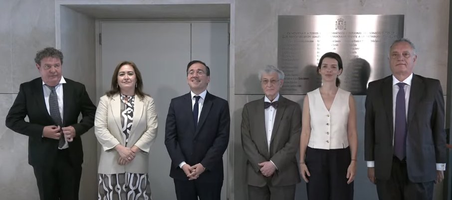 infoLibre (@_infolibre) on Twitter photo 🔴Directo | "Hoy hacemos justicia": Exteriores recupera en un homenaje la memoria de los diplomáticos fieles a la II República
Informa <a href="/arvaldivia/">AntonioRuizValdivia</a> ow.ly/9eaW50W64CF 🔴Directo | "Hoy hacemos justicia": Exteriores recupera en un homenaje la memoria de los diplomáticos fieles a la II República
Informa <a href="/arvaldivia/">AntonioRuizValdivia</a> ow.ly/9eaW50W64CF