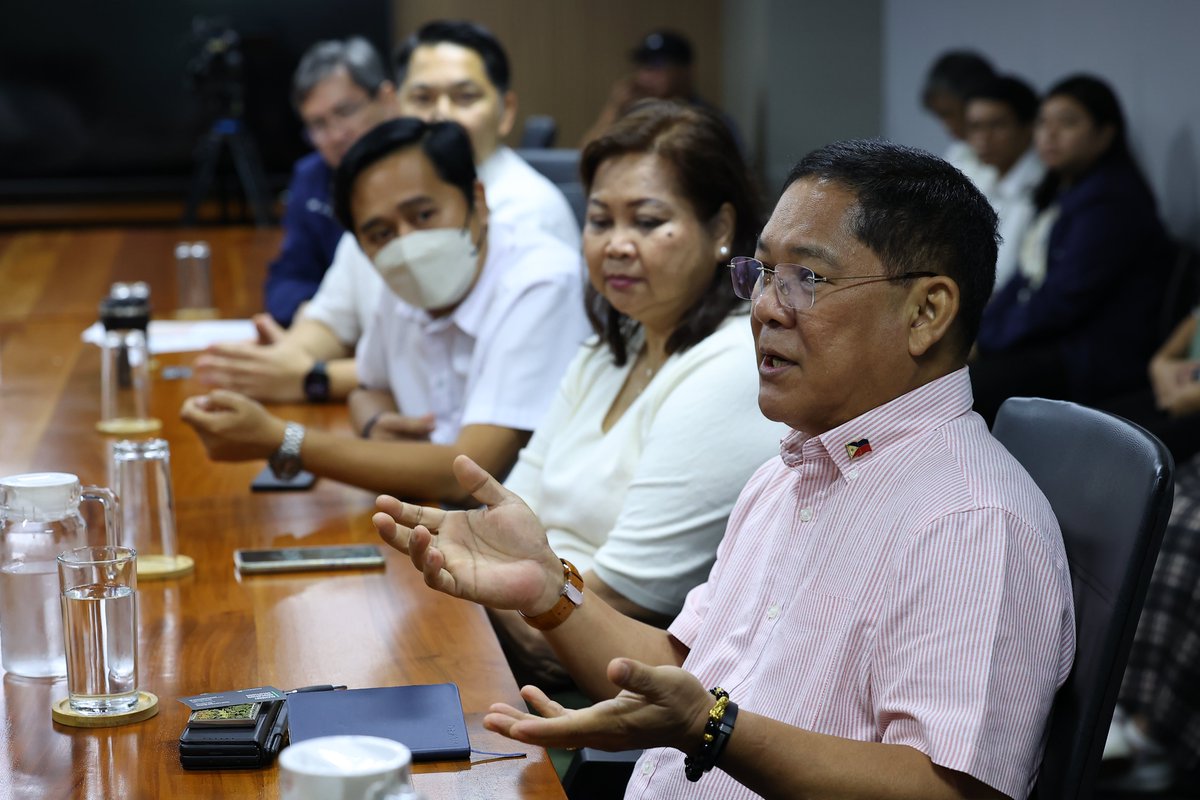 Nakipagpulong ang Quezon City Government sa Laging Handa Homeowners Association ngayong umaga.

Binigyang-solusyon ng lokal na pamahalaan ang mga concern at suliranin na kinakaharap ng HOA, partikular sa parking at pagpapalakas ng ugnayan ng kanilang grupo sa pamahalaang lungsod