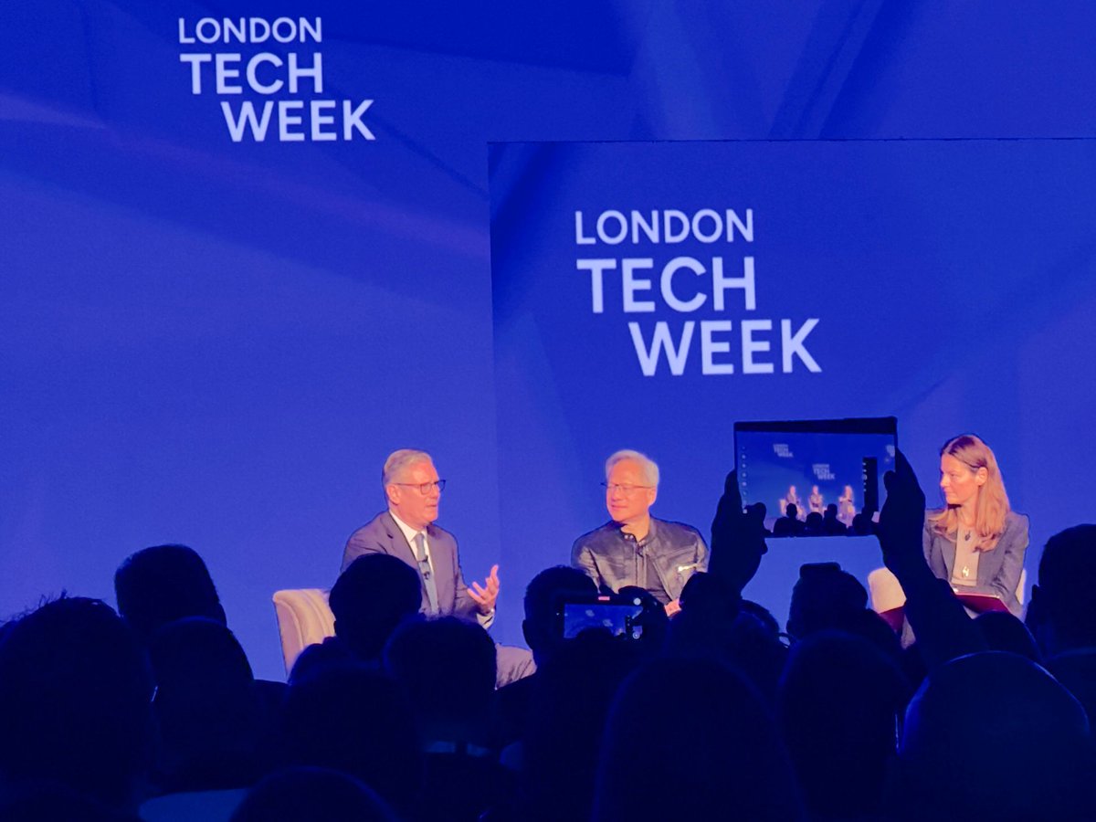 Queen Elizabeth Prize for Engineering (@qeprize) on Twitter photo Exciting start to <a href="/LDNTechWeek/">London Tech Week</a>, with UK Prime Minister Sir <a href="/Keir_Starmer/">Keir Starmer</a> discussing AI with <a href="/nvidia/">NVIDIA</a> CEO and #QEPrize2025 Laureate Jensen Huang.
#LondonTechWeek Exciting start to <a href="/LDNTechWeek/">London Tech Week</a>, with UK Prime Minister Sir <a href="/Keir_Starmer/">Keir Starmer</a> discussing AI with <a href="/nvidia/">NVIDIA</a> CEO and #QEPrize2025 Laureate Jensen Huang.
#LondonTechWeek