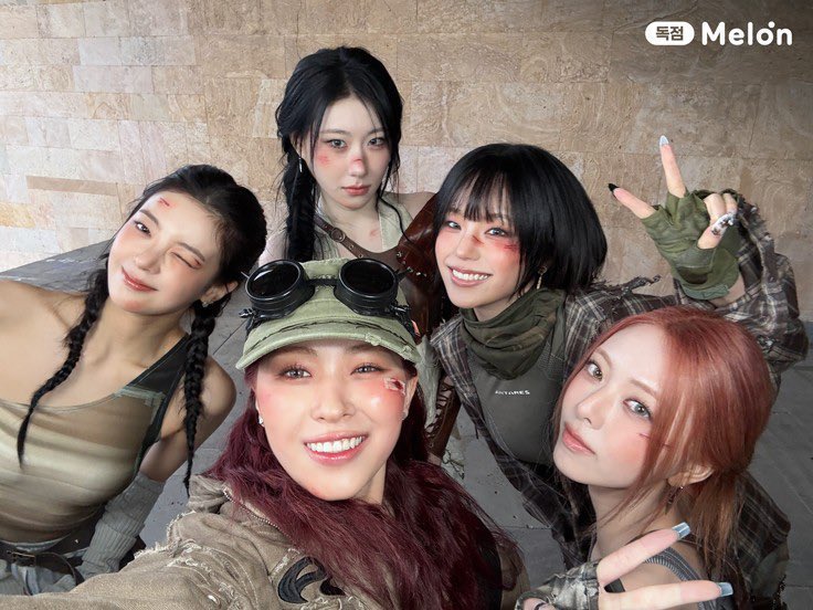 jnkfolklore's tweet photo. top 10 itzy selfie immediately https://t.co/SjkBncbbyj
