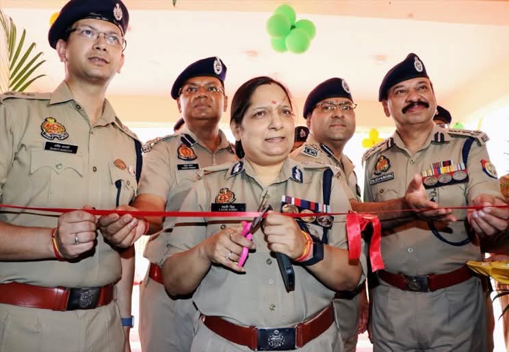 thevoicenm's tweet photo. आधुनिक पुलिसिंग की दिशा में एक महत्वपूर्ण पहल!"

आज कमिश्नरेट गौतमबुद्धनगर में थाना सेक्टर-63 के नवनिर्मित प्रशासनिक भवन, आवासीय परिसर तथा जनपद के प्रथम ई-मालखाने का भव्य लोकार्पण माननीय पुलिस आयुक्त #CP_Noida द्वारा किया गया।

ई-मालखाना प्रणाली, साक्ष्यों के संरक्षण और प्रबंधन को डिजिटली सुदृढ़ बनाकर कार्य में पारदर्शिता, जवाबदेही और कार्यक्षमता को बढ़ाएगा, साथ ही जनसेवा को अधिक प्रभावशाली और भरोसेमंद बनाएगा।

थाना सेक्टर-63 के तेजतर्रार व कर्तव्यनिष्ठ थाना प्रभारी अवधेश प्रताप सिंह जी के नेतृत्व में यह थाना न केवल कानून-व्यवस्था के क्षेत्र में अनुकरणीय कार्य कर रहा है, बल्कि जनविश्वास की कसौटी पर भी पूरी तरह खरा उतर रहा है।
@noidapolice @aajtak @jpsin1 @dgpup @Uppolice @63_sho