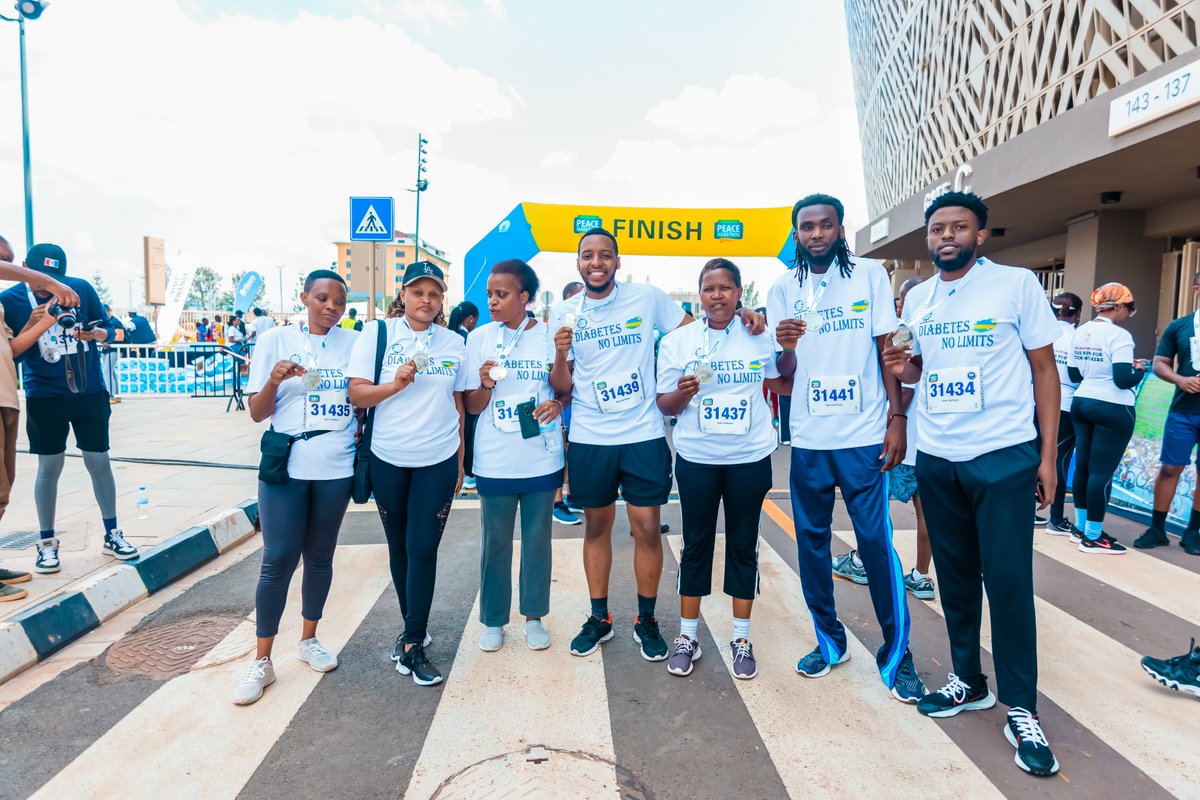 RDA_Rwanda's tweet image. Sheer will and determination from our T1D warriors during the Kigali Peace Marathon2025. The message is clear Diabetes should never limit you in achieving your goals.