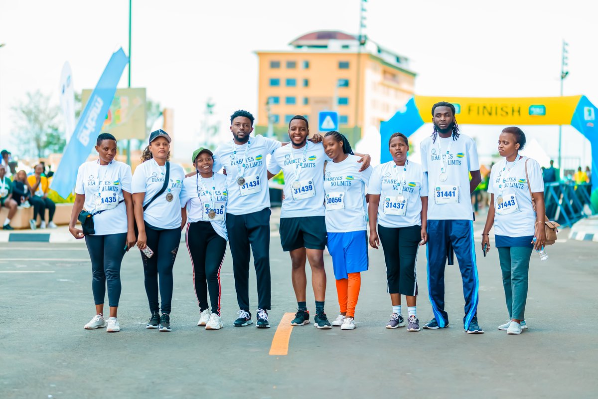 RDA_Rwanda's tweet image. Sheer will and determination from our T1D warriors during the Kigali Peace Marathon2025. The message is clear Diabetes should never limit you in achieving your goals.
