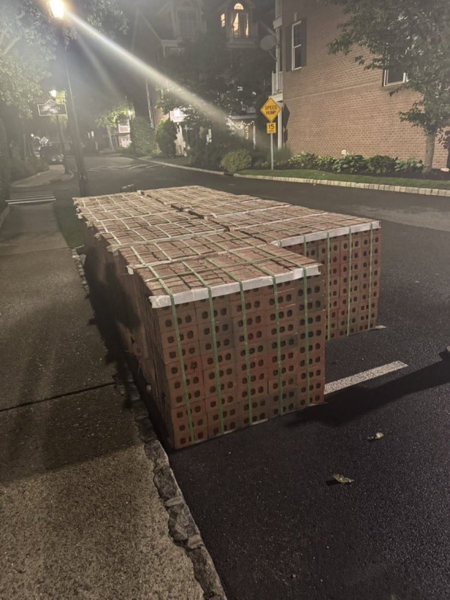 lakemonstercl1's tweet image. Construction site? 
No just ammo for the communist scum trying to take over LA!  
Follow the money and make arrests and it will stop!