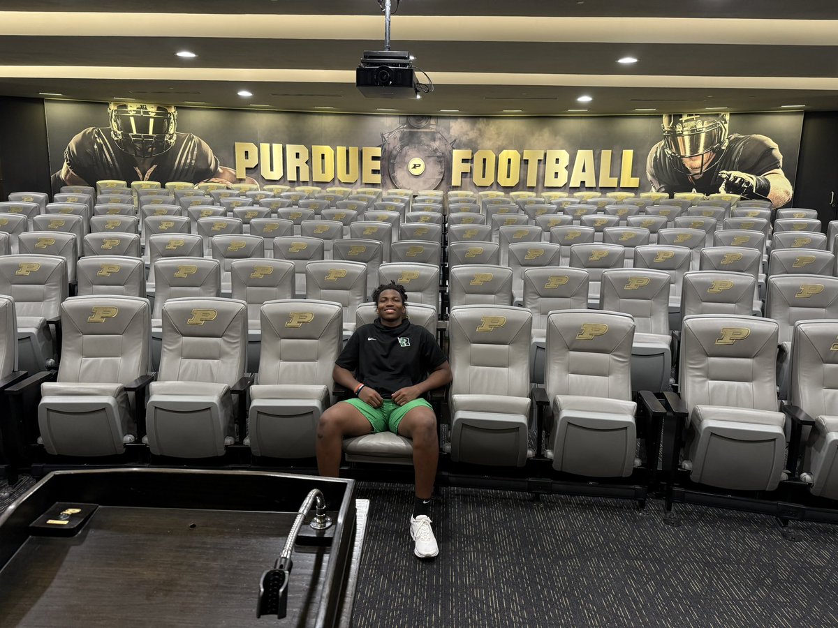 SmithSean0's tweet image. Had an amazing time Purdue!
@BoilerFootball 
 @Coach_Odom @DavidWayneSpur2 
@Roswell_FB @CoachThompson05 @_BrandonLee4 @TEwracademy #boilerup