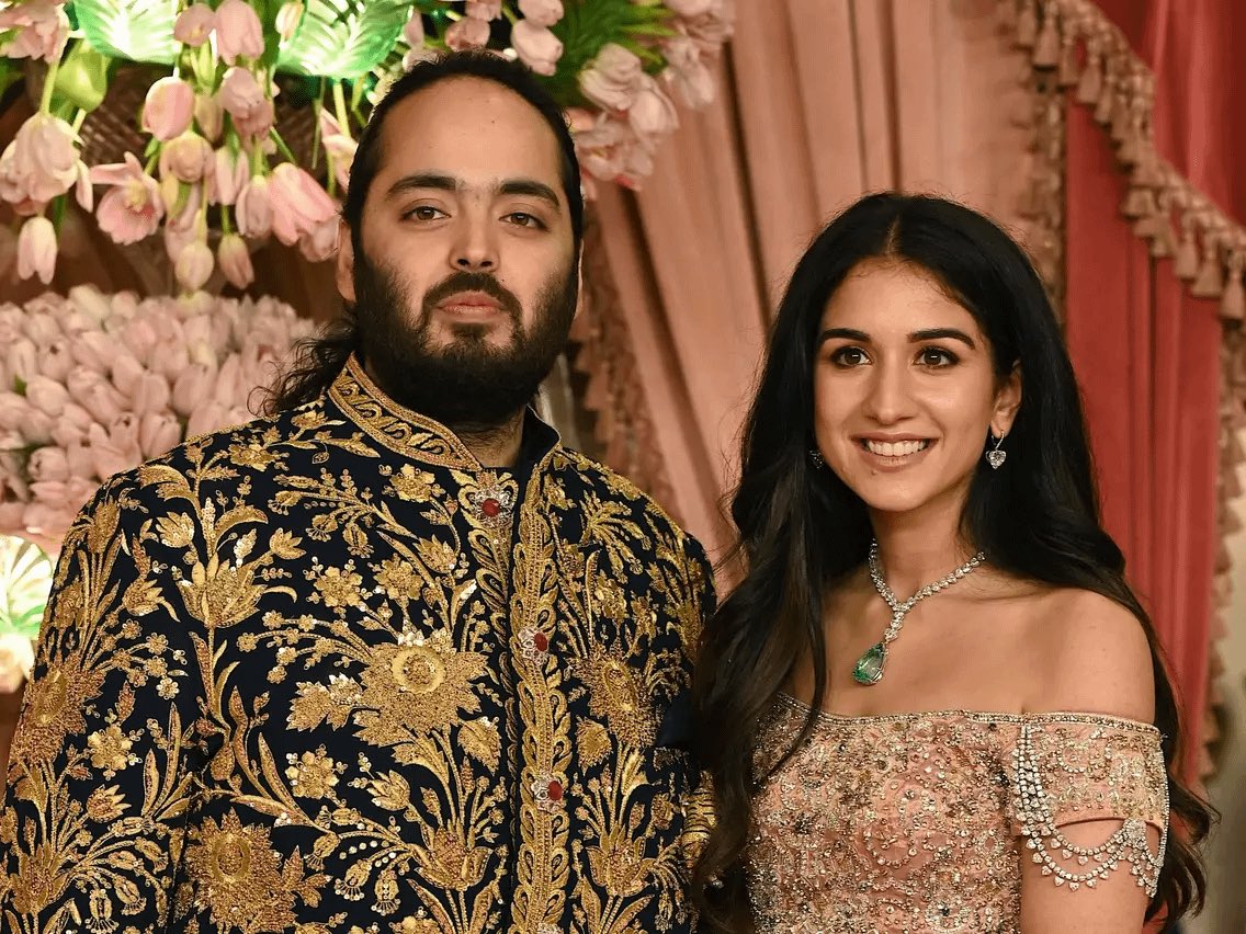 This couple spent $600 Million on a single wedding.

• Time lasted: 7 months
• Rihanna’s first concert in 6 years
• Guests: Bill Gates, Hillary Clinton, Mark Zuckerberg

I couldn’t believe it… so I dug deeper