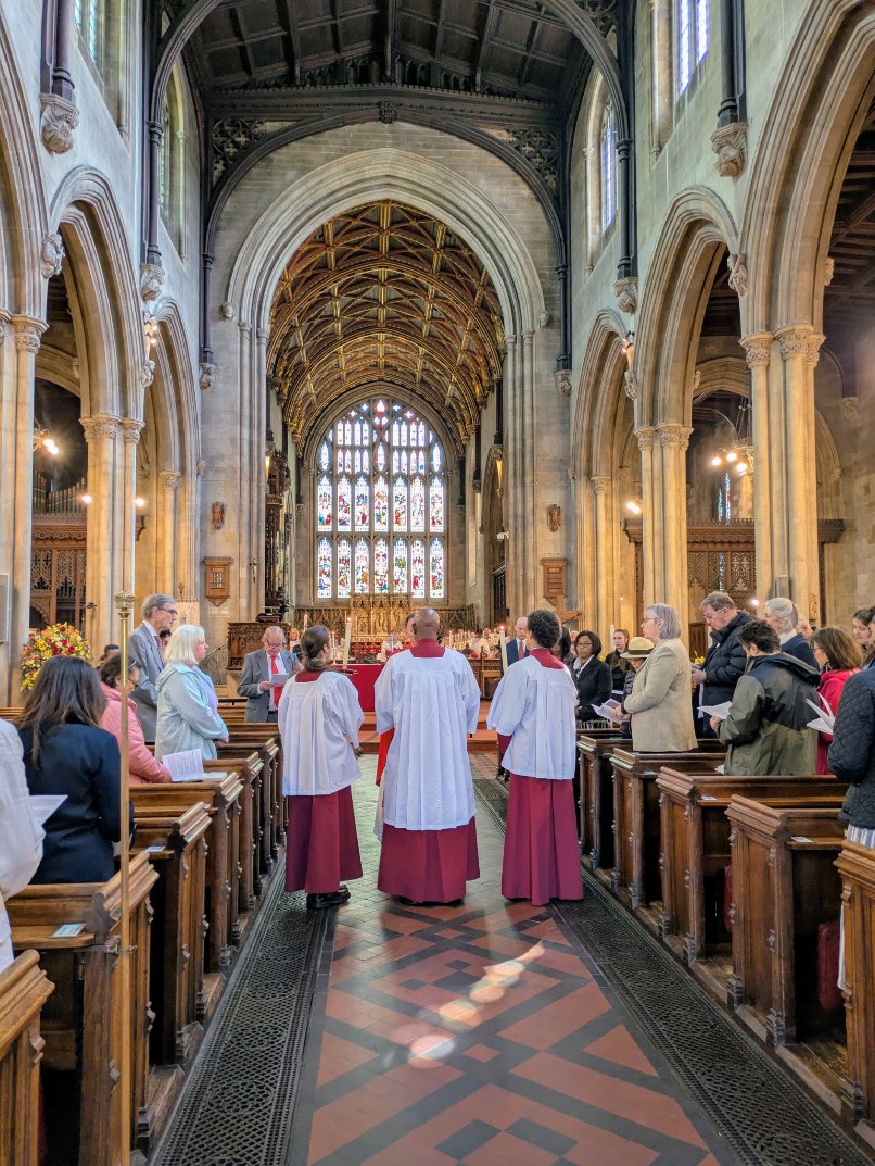 A heartfelt congratulations to Denise Mead on receiving the Lancelot Andrewes medal from Bishop Christopher, in recognition of her incredible 32 years of dedicated service as Verger.
<a href="/BishopSouthwark/">Bishop of Southwark</a>, <a href="/InsideCroydon/">Inside Croydon</a>, <a href="/JohnWhitgiftFdn/">John Whitgift Foundation</a>, <a href="/iLoveCroydon/">I Love Croydon</a>
