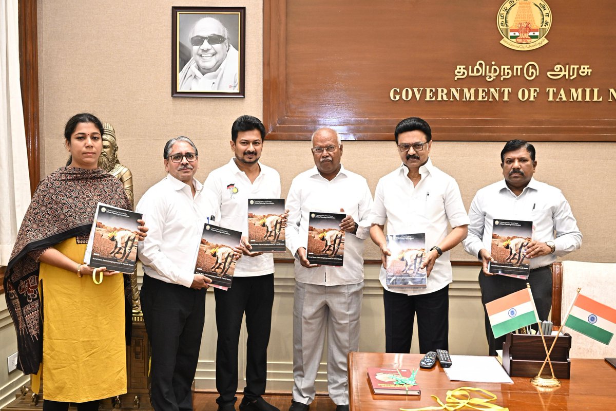 Udhay (@udhaystalin) on Twitter photo தமிழ்நாட்டின் வளர்ச்சி - கண்காணிப்பு - சிறப்புத் திட்டங்களைச் செயல்படுத்துதல் - மதிப்பீடு மற்றும் #திராவிடமாடல் அரசின் கொள்கைக்கான ஆலோசனையில், மாநிலத் திட்டக்குழு முக்கிய பங்கு வகிக்கிறது.
டிரில்லியன் டாலர் இலக்கை நோக்கிய தமிழ்நாட்டின் பயணத்தை மேலும் வலுப்படுத்தும் நோக்கில், தமிழ்நாட்டின் வளர்ச்சி - கண்காணிப்பு - சிறப்புத் திட்டங்களைச் செயல்படுத்துதல் - மதிப்பீடு மற்றும் #திராவிடமாடல் அரசின் கொள்கைக்கான ஆலோசனையில், மாநிலத் திட்டக்குழு முக்கிய பங்கு வகிக்கிறது.
டிரில்லியன் டாலர் இலக்கை நோக்கிய தமிழ்நாட்டின் பயணத்தை மேலும் வலுப்படுத்தும் நோக்கில்,