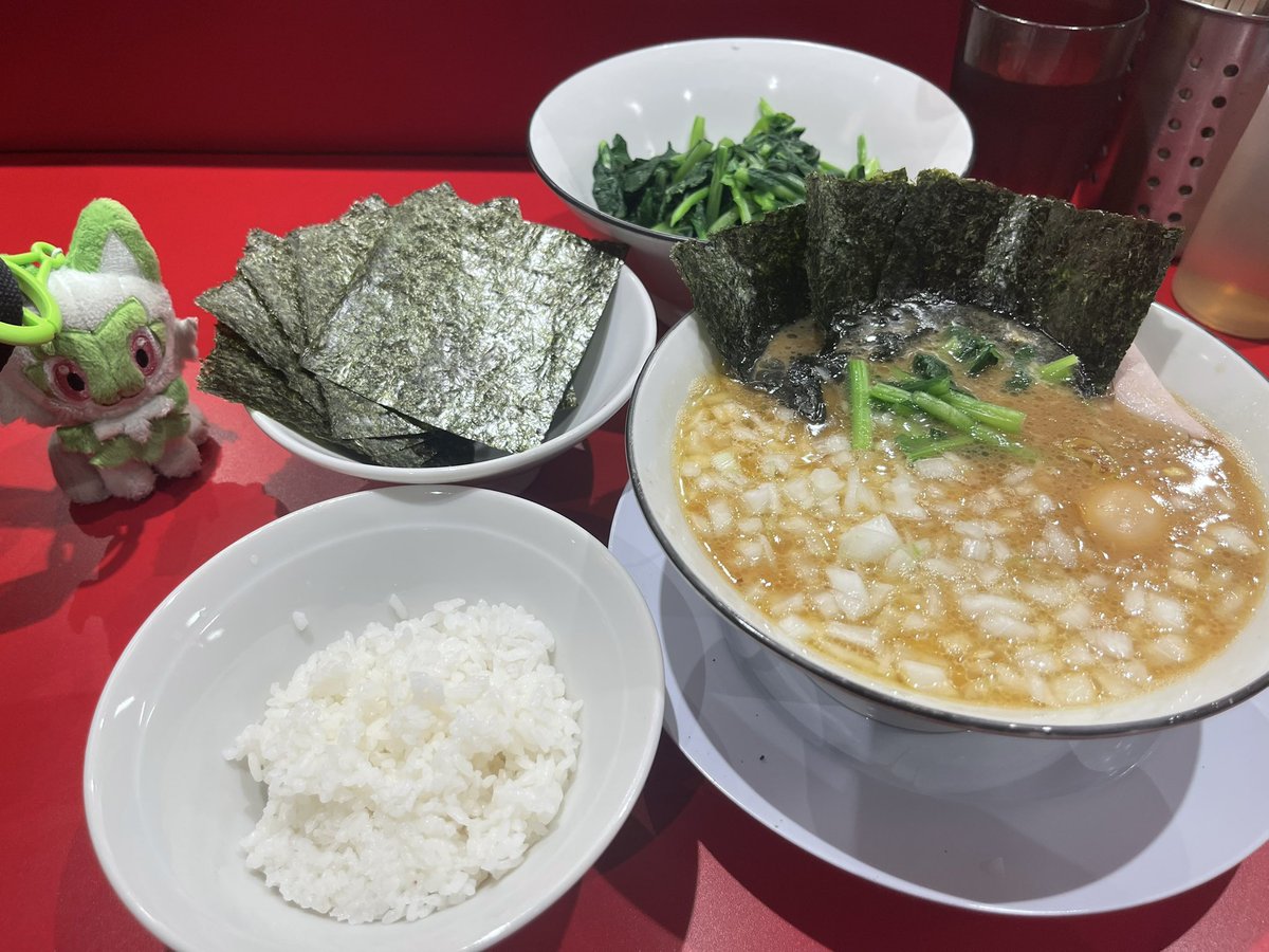 先週は週5でラーメン食べてました🤣
食べ過ぎと分かってはいても、
深夜にフラ〜っと食べたくなるんですよね。
ラーメンってほんとうに幸せ…

今週は野菜しっかり取ります🥬🤏