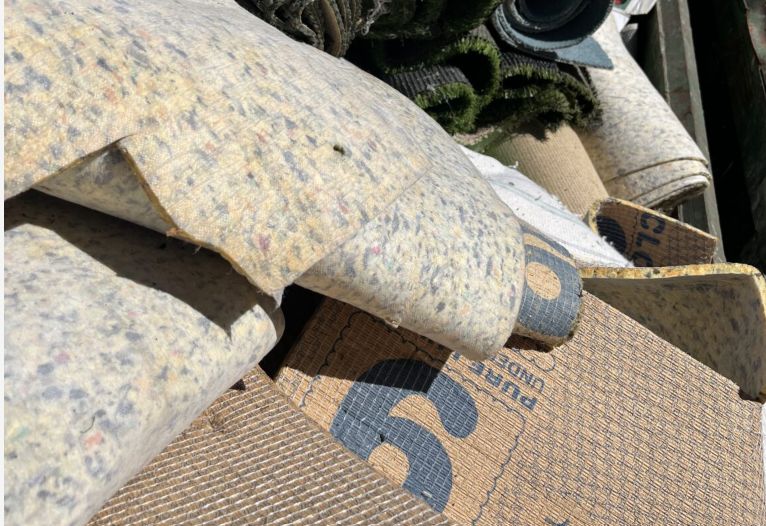 UKSFA_'s tweet image. DEFRA Targets Fly-Tipping – UKSFA welcomes action.
buff.ly/3TTzkLq 

#FlyTipping #wastereform #UKSFA #carpetwaste #flooringwaste #sustainability #circulareconomy