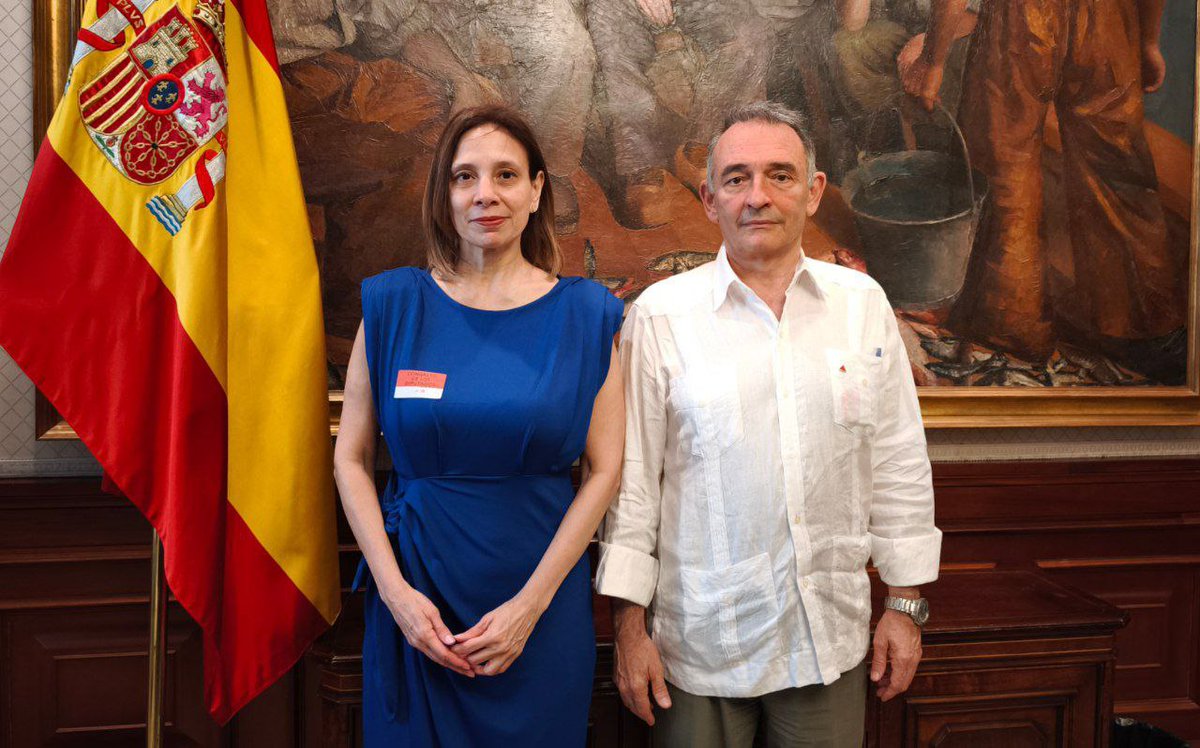 Enrique Santiago (@enriquesantiago) on Twitter photo 🇪🇨 Hoy hemos vuelto a reivindicar #LibertadParaJorgeGlas junto a Silvia Glas, su hermana.
<a href="/JorgeGlas/">Jorge Glas</a> está siendo víctima de lawfare y de malos tratos en prisión.
Su vida corre grave peligro y Noboa es responsable de lo que ocurra. 🇪🇨 Hoy hemos vuelto a reivindicar #LibertadParaJorgeGlas junto a Silvia Glas, su hermana.
<a href="/JorgeGlas/">Jorge Glas</a> está siendo víctima de lawfare y de malos tratos en prisión.
Su vida corre grave peligro y Noboa es responsable de lo que ocurra.