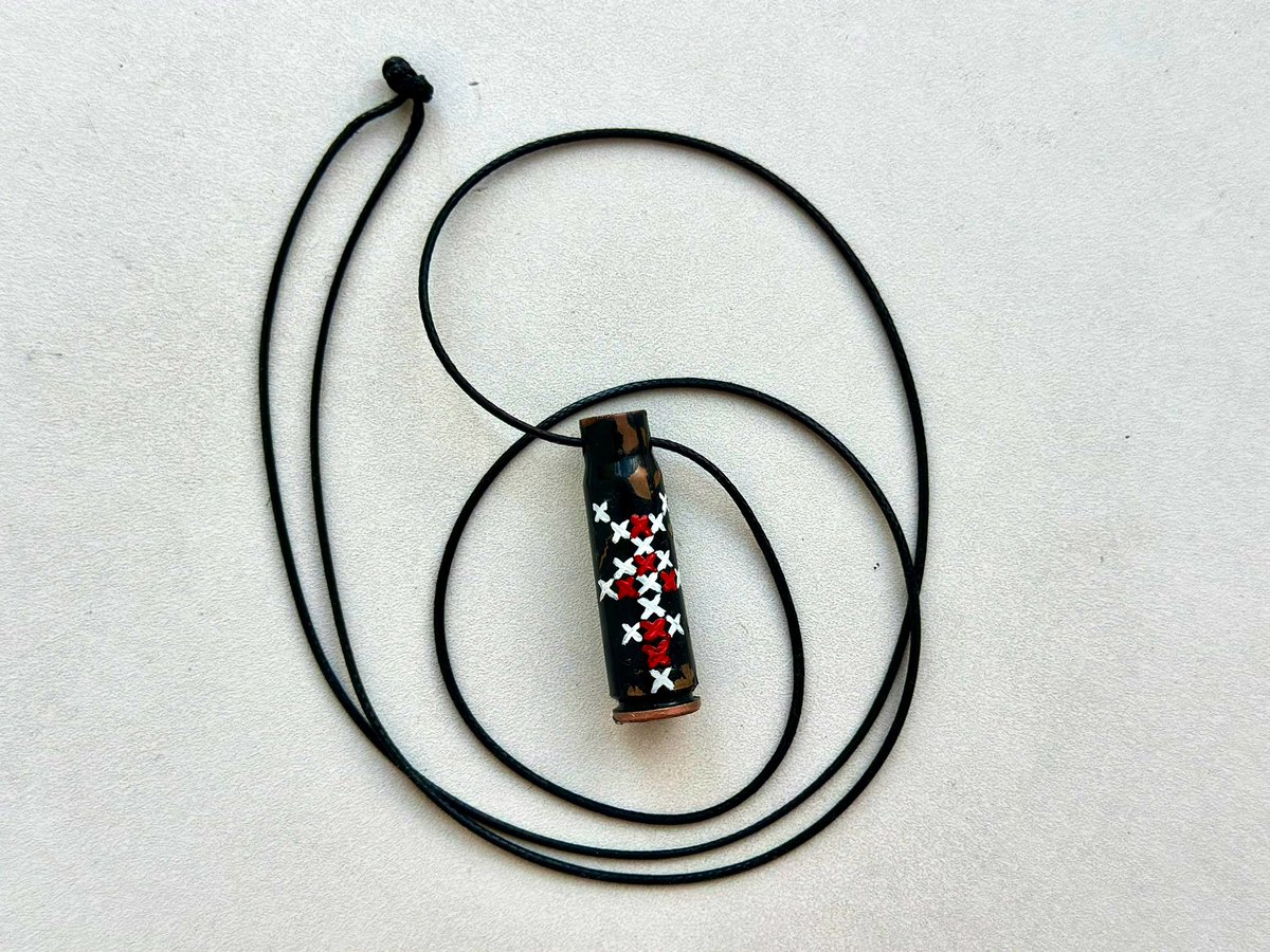 Depuis cinq ans, mon fil Instagram et Facebook est devenu un cimetière de vies brisées.
Des amis en prison au Bélarus pour avoir défendu la démocratie.
D’autres tombés en Ukraine, tués par la guerre.
Beaucoup forcés à l’exil, les rêves fauchés, les destins déchirés.

La cause de