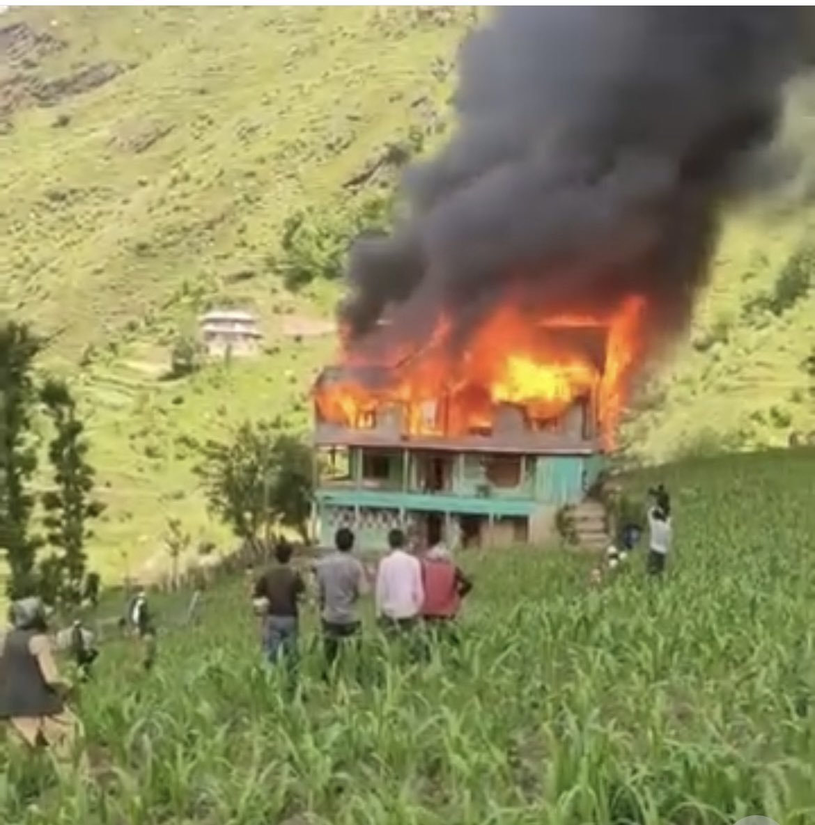 Heartbreaking to see a house gutted in fire, in Manoo Panchayat of Bhalessa.
Urgent appeal to <a href="/harvinder_ias/">Harvinder Singh, IAS</a> compensate the family ASAP.
This incident also highlights the importance of road connectivity timely access to fire services could have made a difference and controlled .