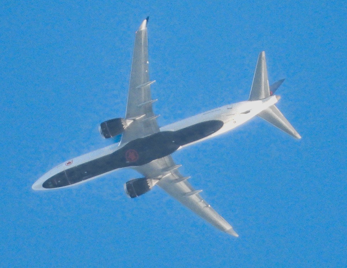 DAviation17's tweet photo. Heres a shot of @AirCanada Flight AC868 Boeing 737/8 Max (C-FSNQ) seen here overhead from (YHZ) to (LHR) on 09/05/25. #AirCanada #Boeing737max #B738 #B737 #AC868 #CFSNQ https://t.co/vDm1bzPLE8