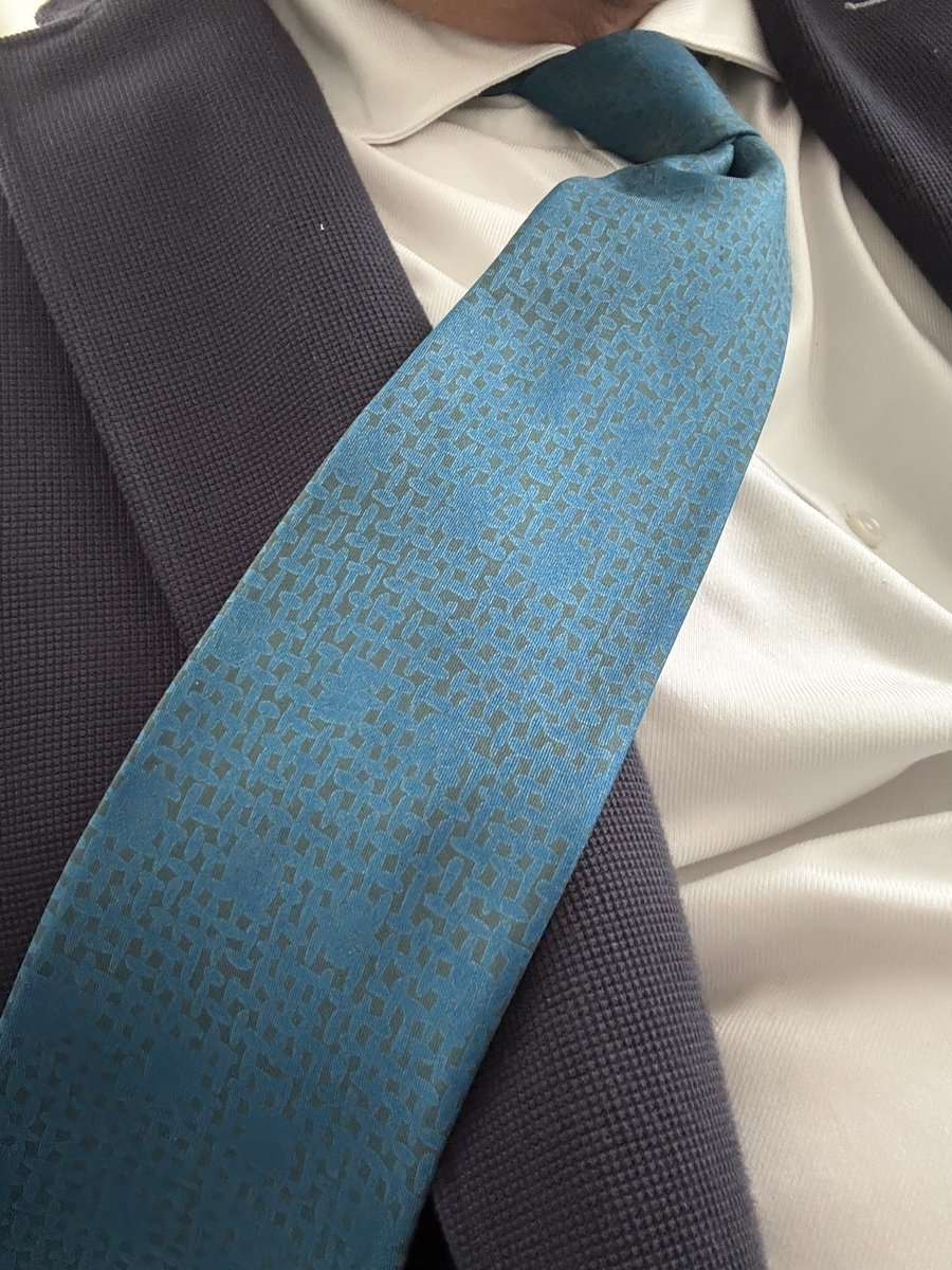 Blue day. 
#gaysuited #gaysuit #hermestie 
#hermes #suitsex #suitedsex #gaysuitans tue #suitandtie #suitadiction #madaboutties