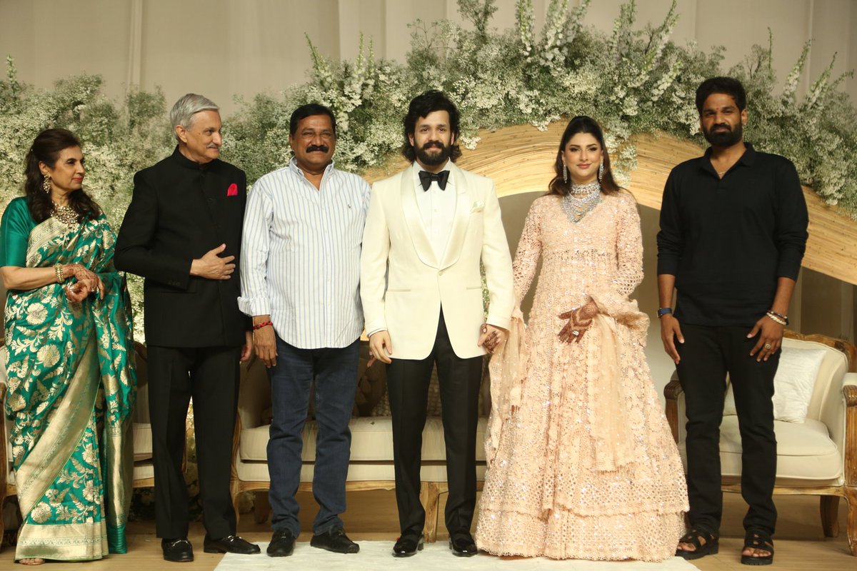 Politikos_ET's tweet image. Celebs At Akhil And Zainab's Wedding Reception
#politikosvinodam 
#AkhilZainabReception
#TollywoodStars
#HyderabadWedding
#AnnapurnaStudios
#CelebrityWedding
#TollywoodCelebrities
